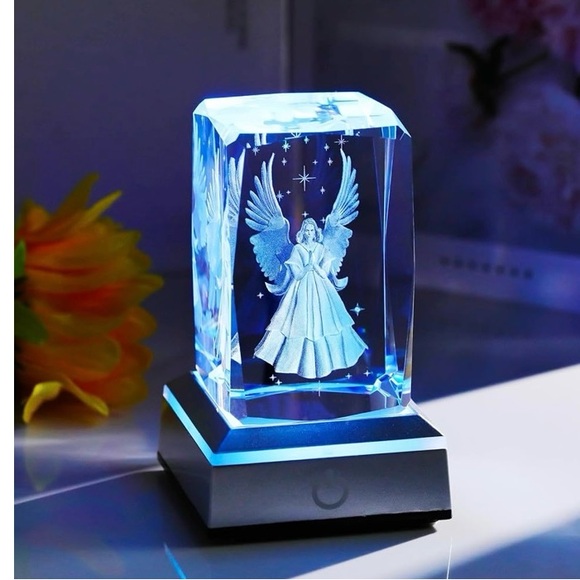 Engraved crystal angel on lighted base - Picture 3 of 13